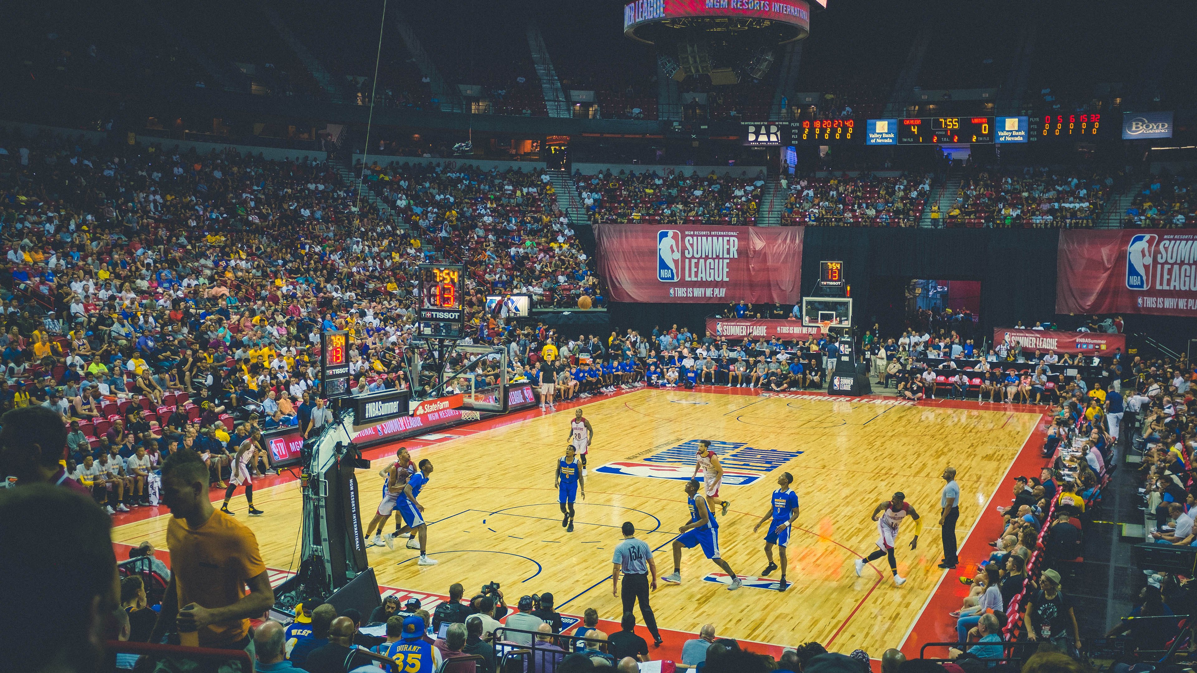 开yun官网-“武汉马拉松：全民健身与精英选手同台竞技”