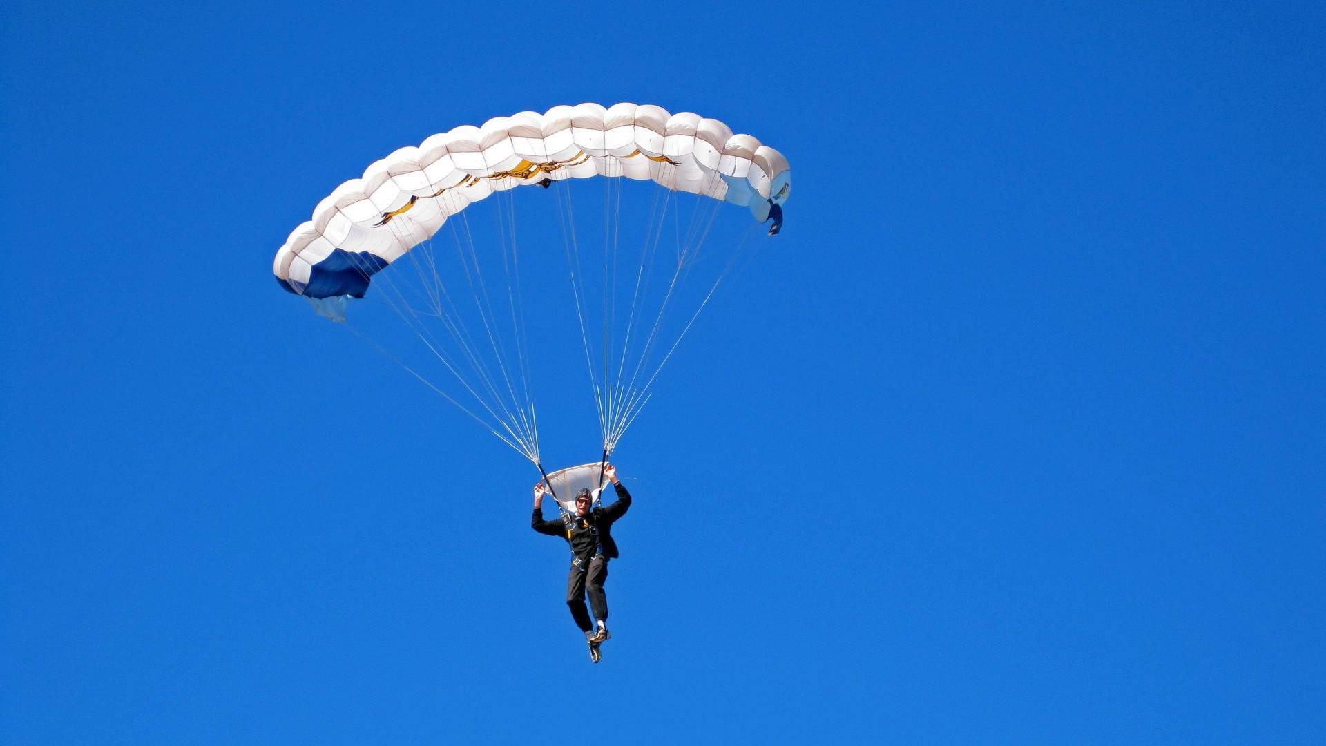 开云体育网址-“东桃花岛赛场：缆绳滑水展现飞翔与技巧的完美结合”