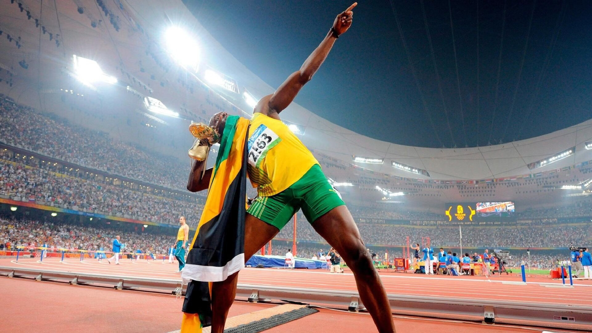 “东桃花岛赛场：缆绳滑水展现飞翔与技巧的完美结合”